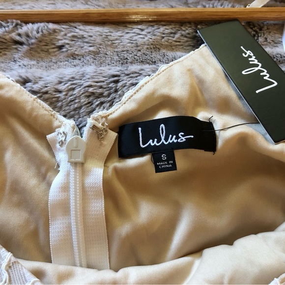 Lulu’s Flynn White Lace Maxi Wedding Dress Size S - Picture 4 of 14